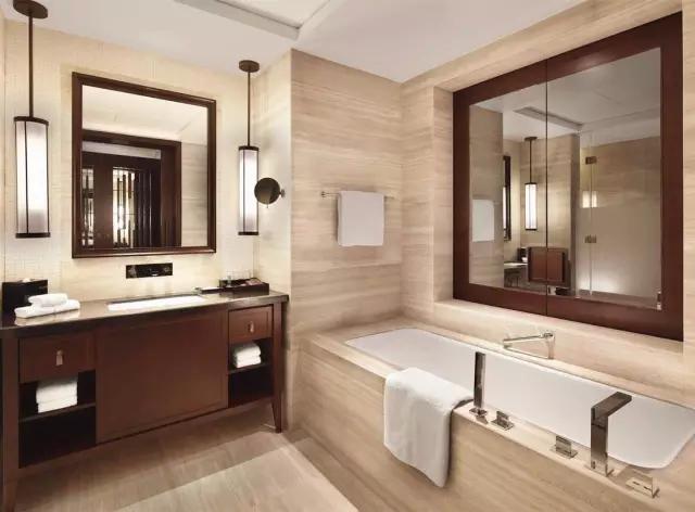 小卫生间浴缸设计_卫生间墩布池装修效果_卫生间装修效果图