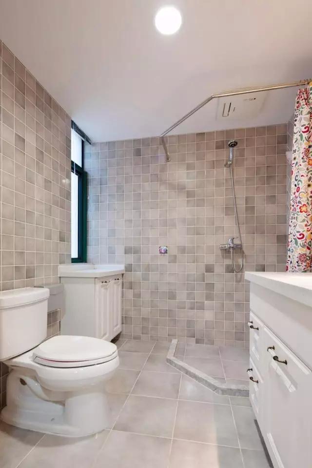 卫生间装修效果图_小卫生间浴缸设计_卫生间墩布池装修效果