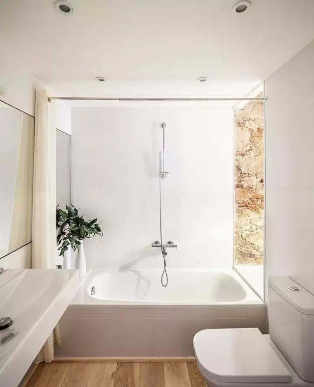 卫生间装修效果图_小卫生间浴缸设计_卫生间墩布池装修效果