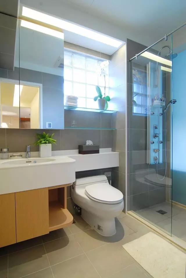 卫生间墩布池装修效果_卫生间装修效果图_小卫生间浴缸设计