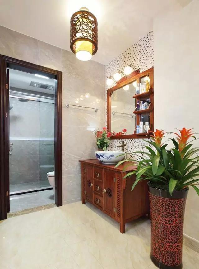 卫生间装修效果图_卫生间墩布池装修效果_小卫生间浴缸设计