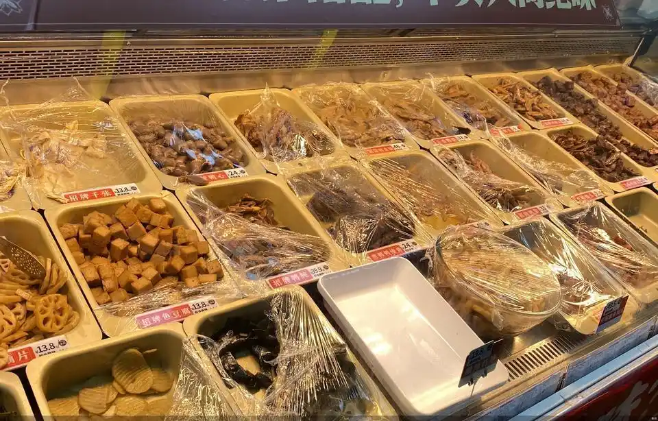 价格贵、替代品多,“卤味卖不动了”再登热搜(图1) 卤味价格越来越贵原因_代理卤三国卤味_卤味四巨头市场份额排名