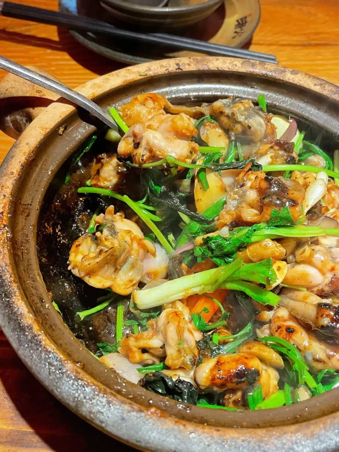 探寻风味之声:广东啫啫煲培训广品餐饮培训解析技艺哲学(图1) 广品餐饮啫啫煲技艺解析_广州粤菜厨师培训班_广东啫啫煲培训