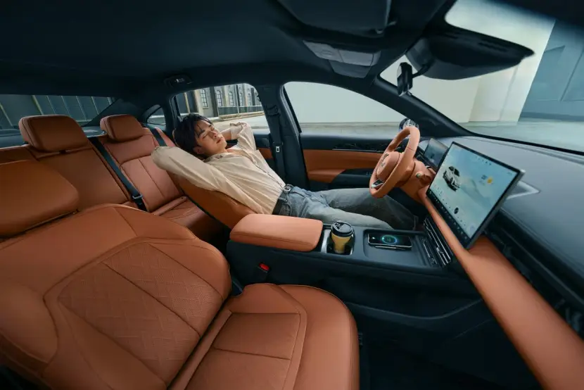 五菱星光2025款 第五代智能电混系统 神炼电池安全_五菱汽车以旧换新