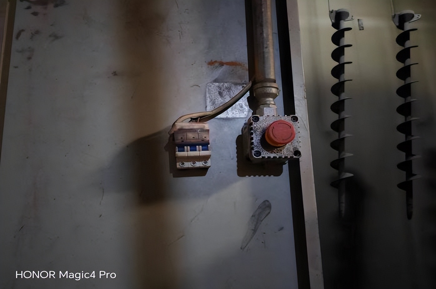 粉尘涉爆企业安全措施_防爆管价格_化工行业防爆安全