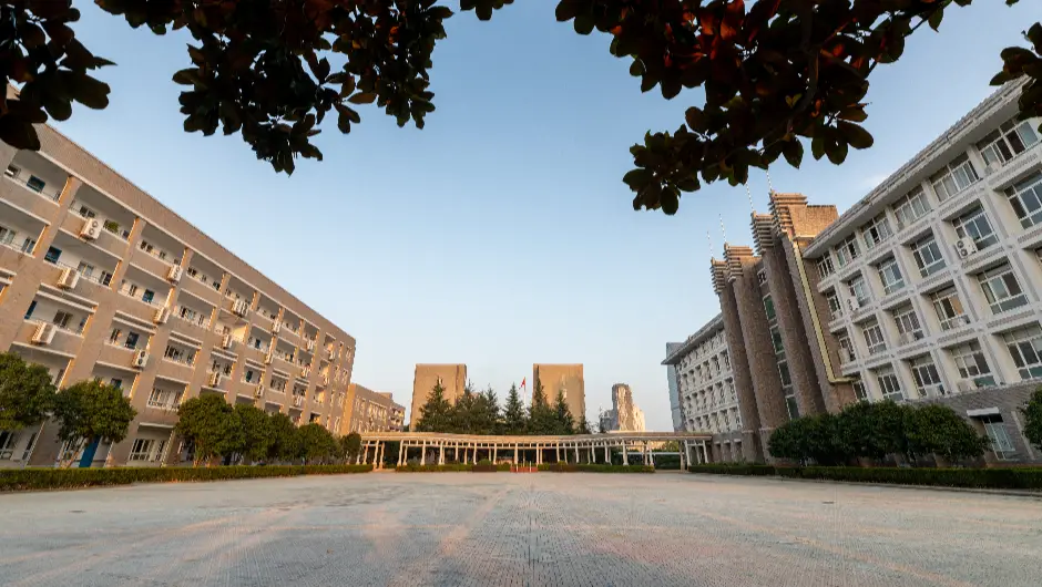 宁波兴宁中学学费_宁波至诚学校初中部招生_宁波华茂外国语学校招生简章