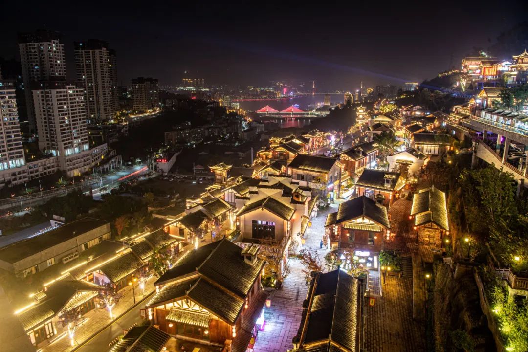 一条三峡鱼“烤”进千万家(图1) 状元烤蹄培训 万州烤鱼_万州烤鱼文化_万州烤鱼做法