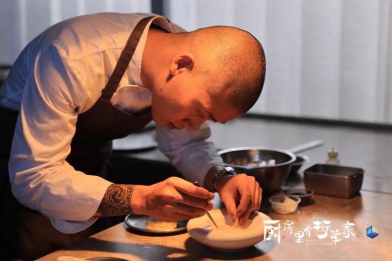 10部2022年爆款美食剧,十一假期必看(图16) 下饭美食剧排行_2022年热门美食纪录片推荐_高评分美食电影排行榜