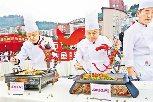 万州办了个“烤鱼学院”(图1) 状元烤蹄培训 万州烤鱼_万州烤鱼学院_万州烤鱼产业发展