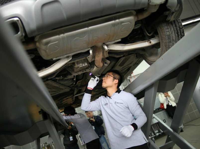 汽车保养时,去4S店和维修店有何区别?老司机亲身经历告诉你!(图3) 汽车保养4S店与维修店区别_4S店保养费用高但质量有保障_汽车维修保养店区分