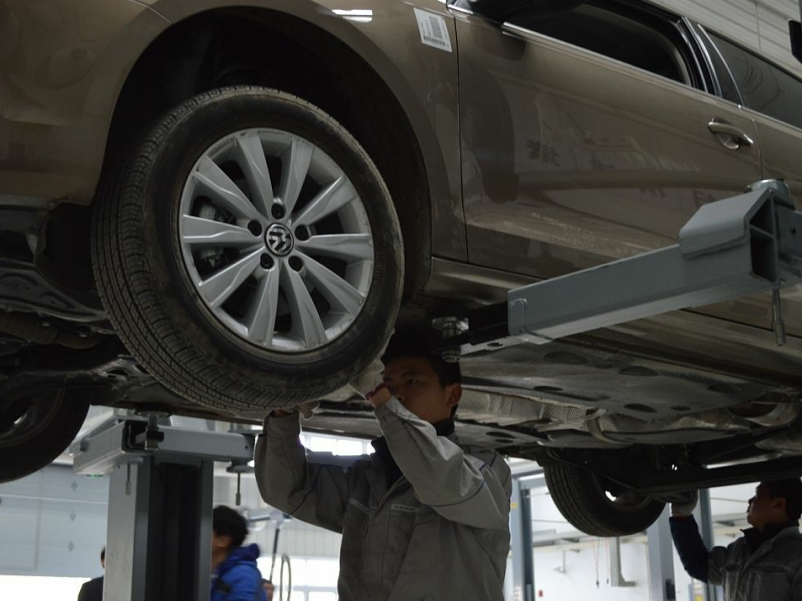 汽车保养时,去4S店和维修店有何区别?老司机亲身经历告诉你!(图5) 汽车保养4S店与维修店区别_4S店保养费用高但质量有保障_汽车维修保养店区分