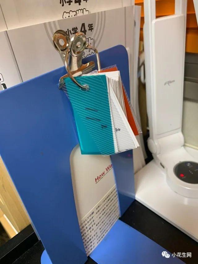 三个妈妈给娃精心布置“书桌区”,好多“鸡娃小心机”(图11) 打造专注学习书桌区_日本韩国美国书桌布置攻略_写字台家具宜家