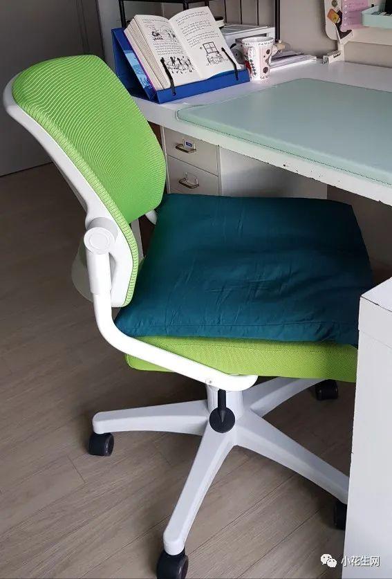 三个妈妈给娃精心布置“书桌区”,好多“鸡娃小心机”(图29) 打造专注学习书桌区_写字台家具宜家_日本韩国美国书桌布置攻略