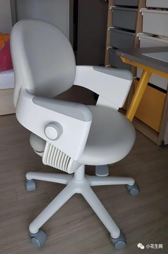 三个妈妈给娃精心布置“书桌区”,好多“鸡娃小心机”(图42) 写字台家具宜家_打造专注学习书桌区_日本韩国美国书桌布置攻略