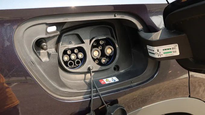 慢充和快充哪个对电池好?内行人说出了真相,后悔才知道……(图1) 纯电动汽车慢充与快充选择_电动汽车慢充快充对电池影响_电动汽车电池常识