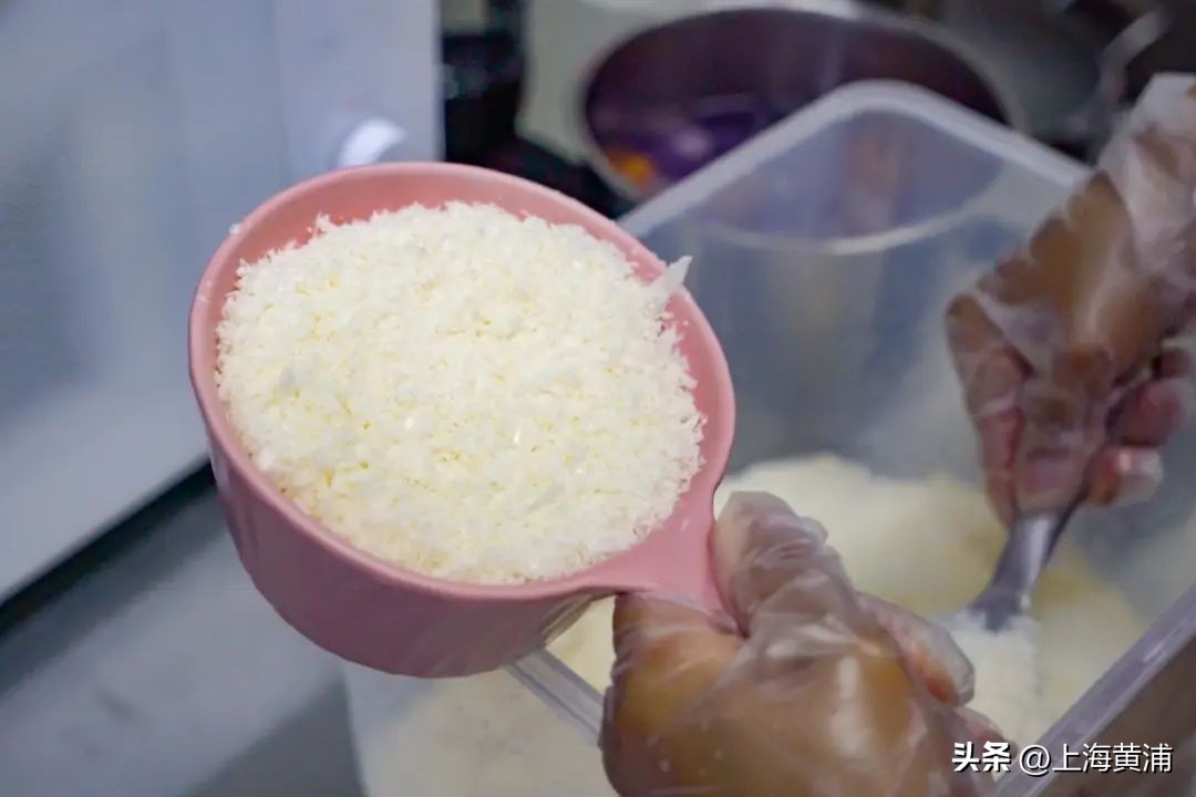 黄浦刨冰打卡指南丨用这杯“重口味”榴莲刨冰,唤醒你沉睡的味蕾(图1) 复兴SOHO榴莲忘返_soho复兴广场美食_甜问甜品店