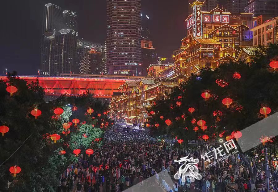 五年来最旺“十一” 重庆消费规模为何能进全国前五?(图1) 重庆美食景点推荐_重庆团购网美食_重庆国庆旅游消费