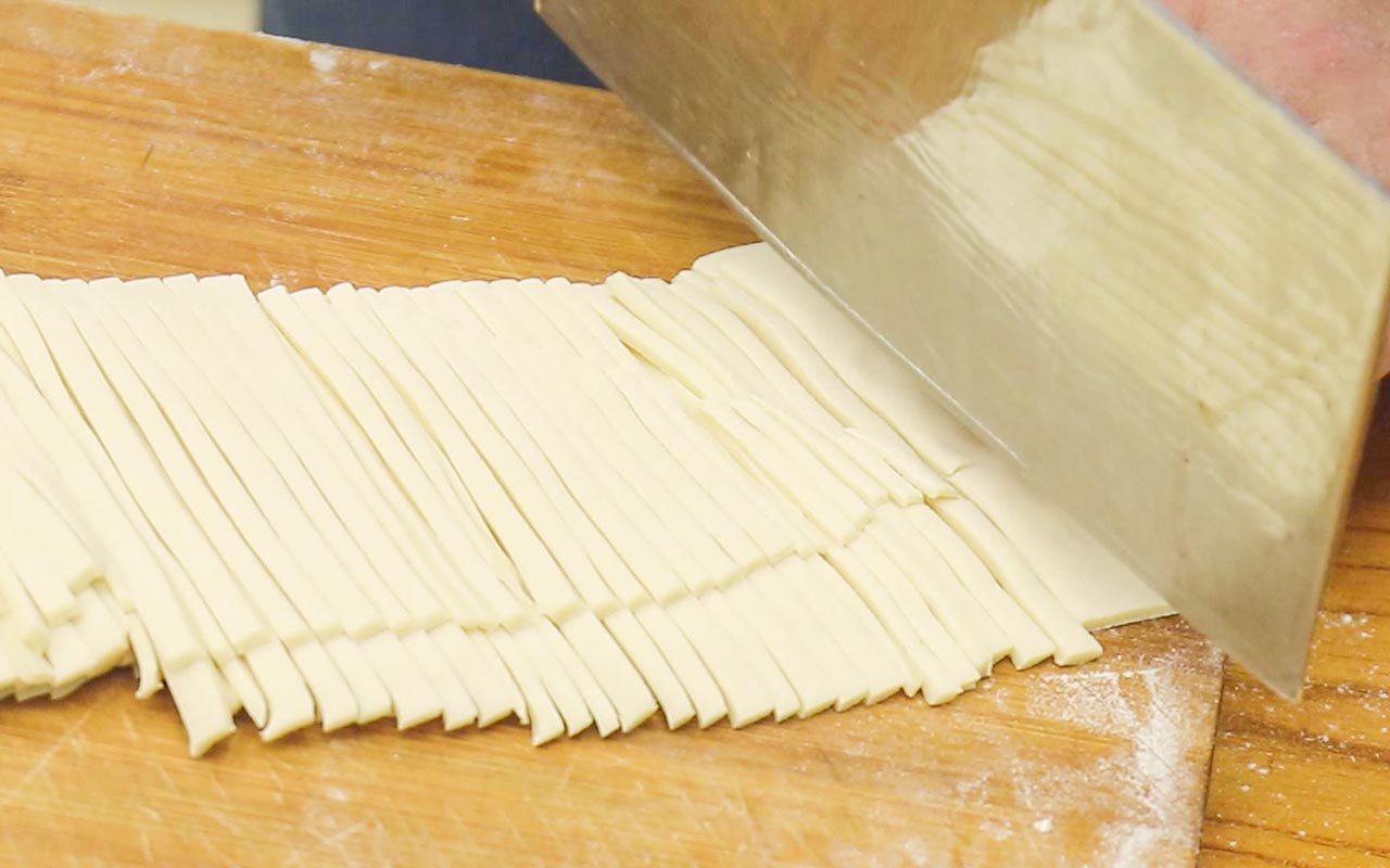 明日中伏要吃面,分享5种家常面条的做法,营养又开胃,轻松度夏(图7) 素菜的做法大全家常_中伏面条食谱_陕西削筋面做法