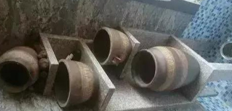 老公心血来潮在阳台上砌了一个鱼池子,砌好后发到业主群传开了(图5) 鱼池防水施工方法_阳台鱼池建造过程_阳台鱼池装修效果图