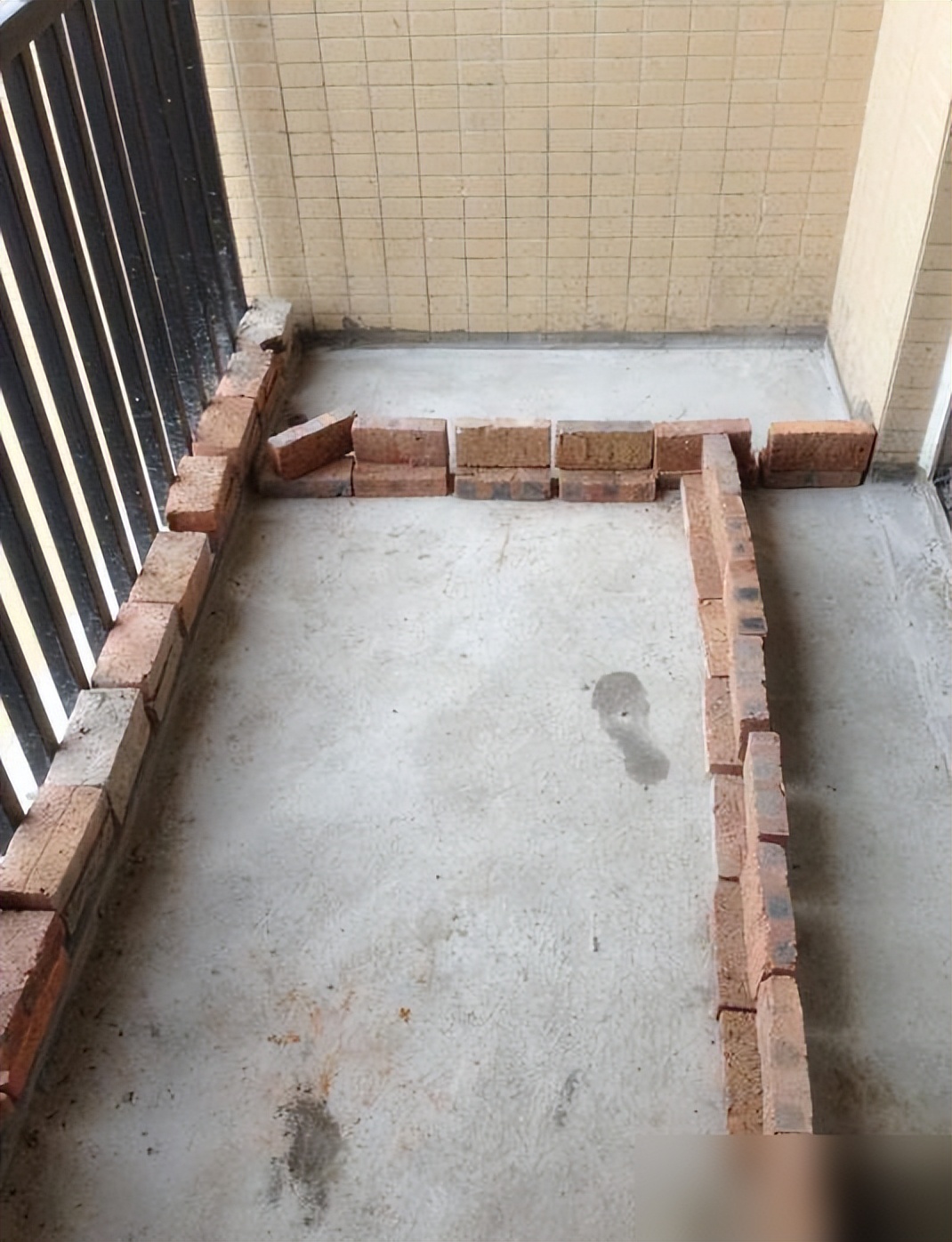 阳台鱼池装修效果图_200元阳台鱼池做法_阳台鱼池教程