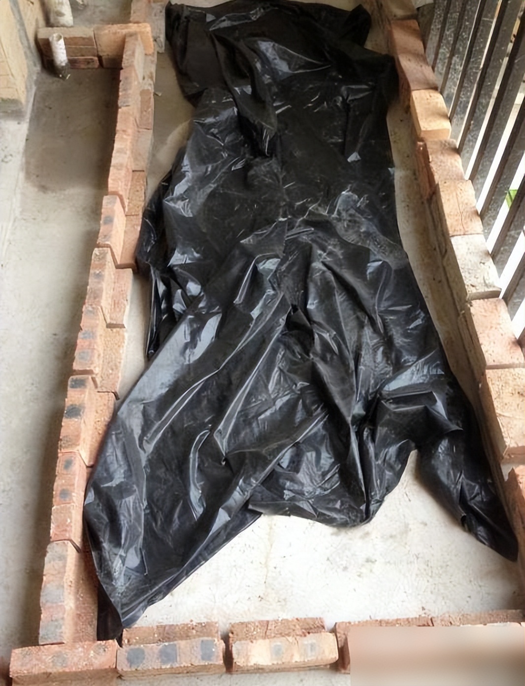 200元阳台鱼池做法_阳台鱼池装修效果图_阳台鱼池教程