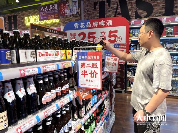 一般听装雪花啤酒价格_啤酒销售旺季 商超促销果啤 警方提醒适量饮酒