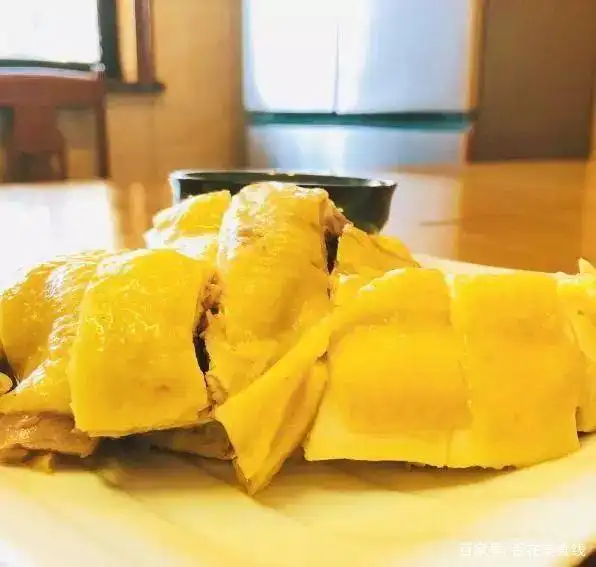 白斩鸡的14种做法,肥嫩鲜美,不管是谁,一学就会,年夜饭飘香!(图8) 白斩鸡Q嫩秘诀_白斩鸡调料制作方法_做白切鸡什么料