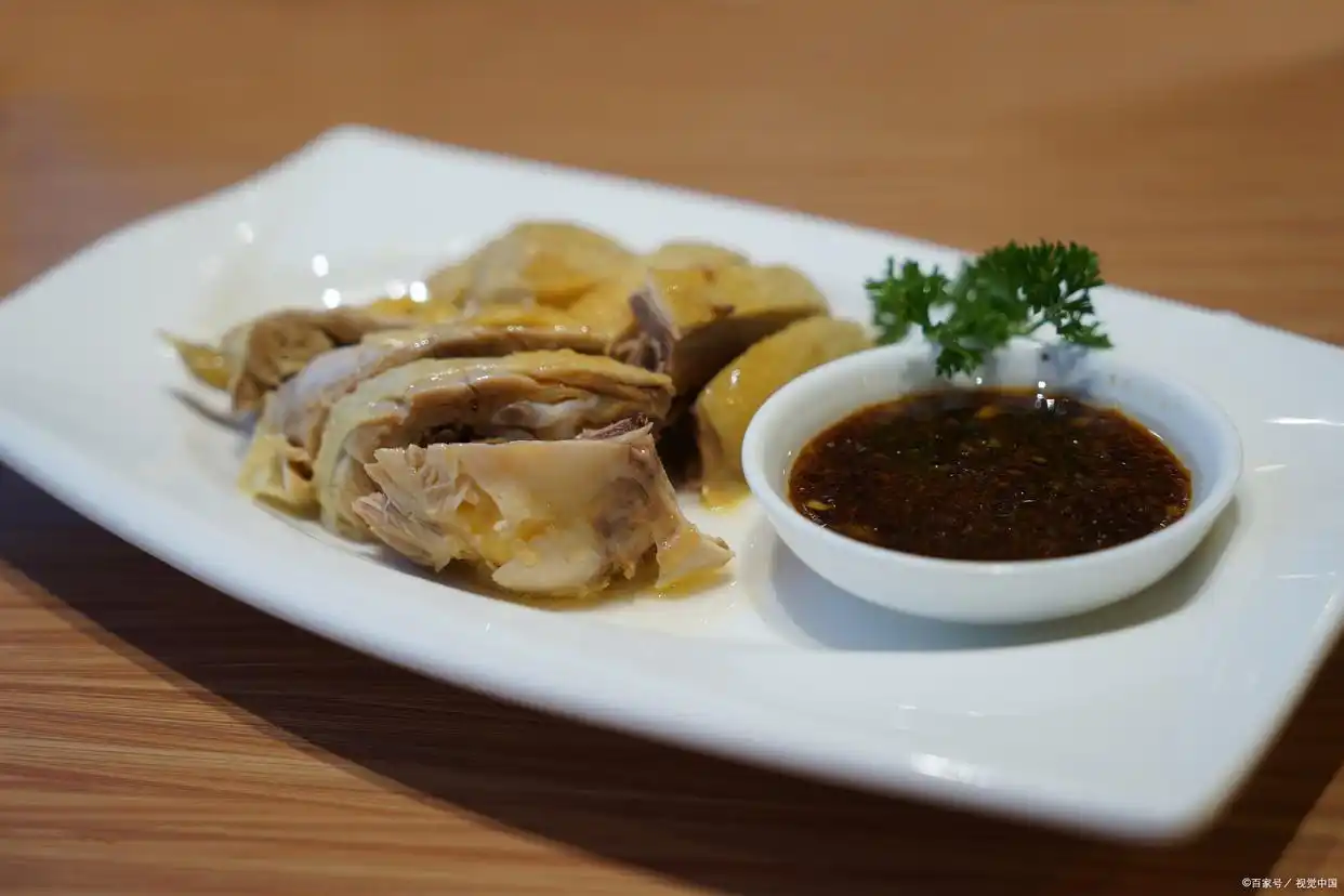 掌握酱料秘方,烹饪完美白切鸡!(图2) 做白切鸡什么料_白切鸡酱料调制方法_白切鸡经典酱料配方