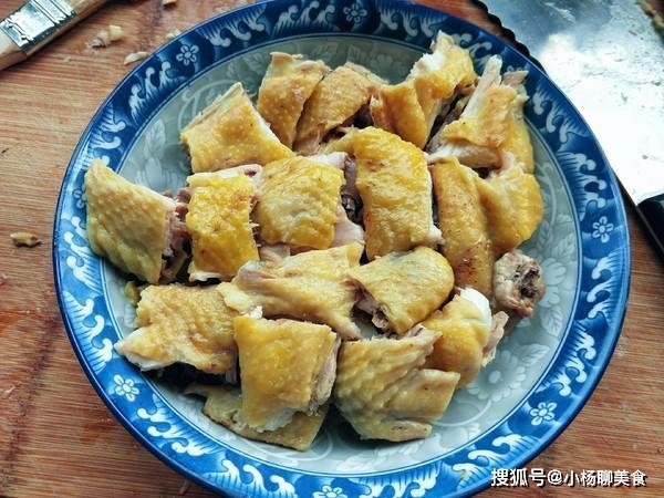 白切鸡做法_做白切鸡什么料_白斩鸡蘸料配方