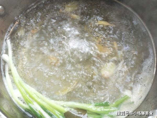 做白切鸡什么料_白切鸡做法_白斩鸡蘸料配方