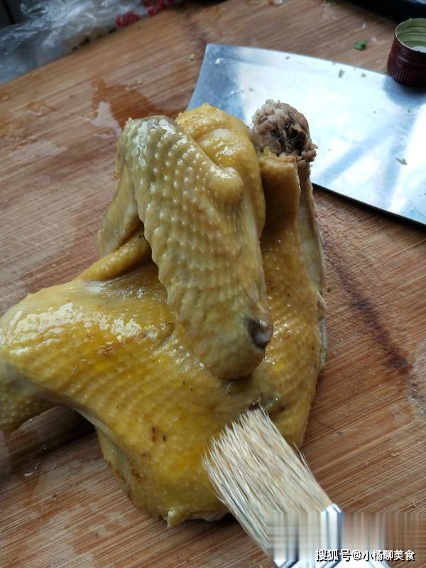 白斩鸡蘸料配方_做白切鸡什么料_白切鸡做法
