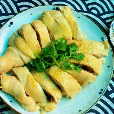 白切鸡怎么做才皮脆肉滑_做白切鸡什么料_如何制作鲜爽香嫩的白切鸡