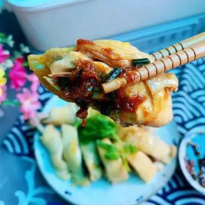 如何制作鲜爽香嫩的白切鸡_做白切鸡什么料_白切鸡怎么做才皮脆肉滑