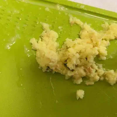 白切鸡怎么做才皮脆肉滑_如何制作鲜爽香嫩的白切鸡_做白切鸡什么料