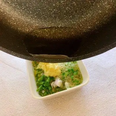 做白切鸡什么料_白切鸡怎么做才皮脆肉滑_如何制作鲜爽香嫩的白切鸡