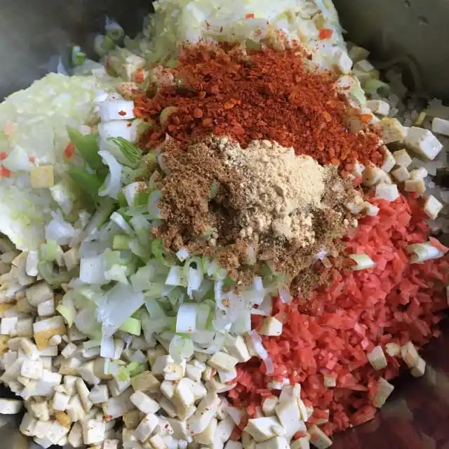 白菜豆腐蒸饺馅料_白菜粉条蒸饺的做法_白菜豆腐蒸饺做法