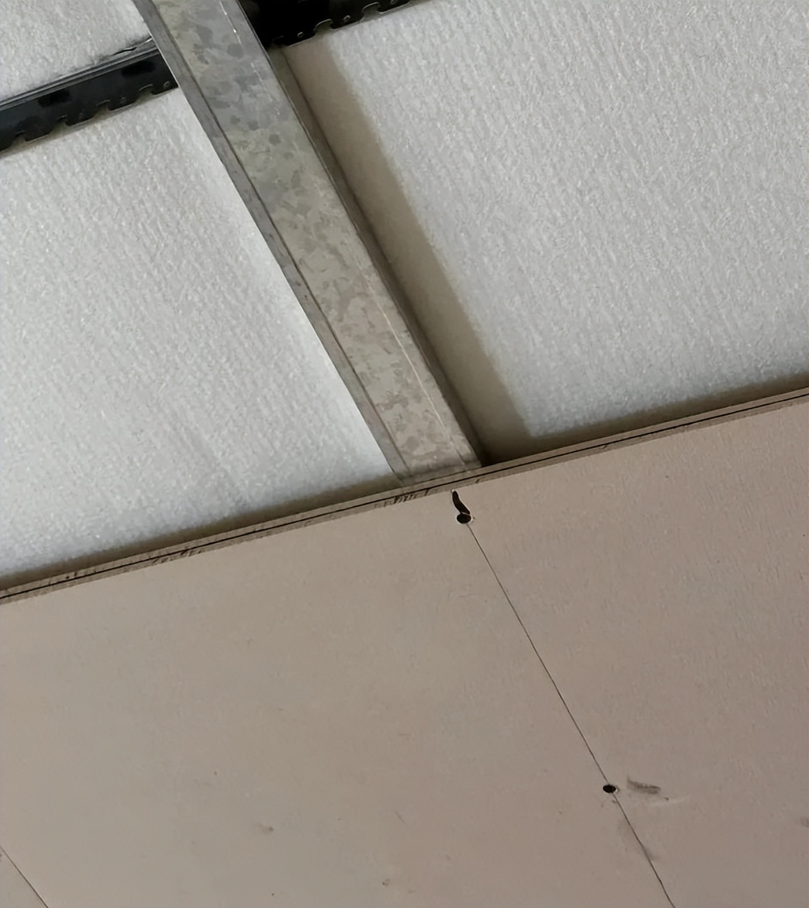 隔音吊顶营销陷阱_隔音吊顶效果评估_矿棉板吊顶收边