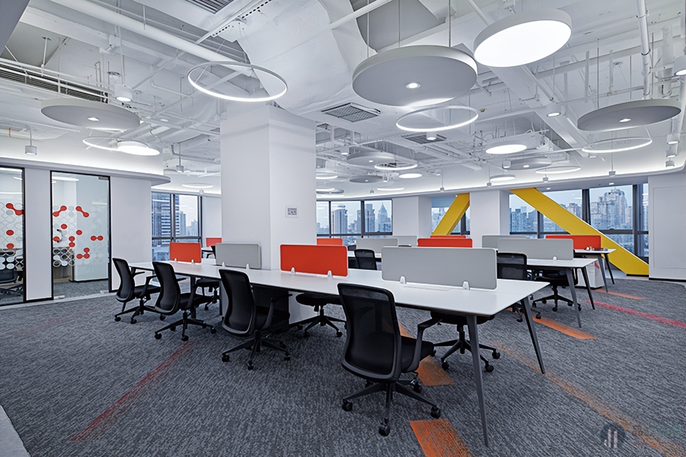 办公室吊顶材料选择_矿棉板吊顶收边_石膏板吊顶性能特点