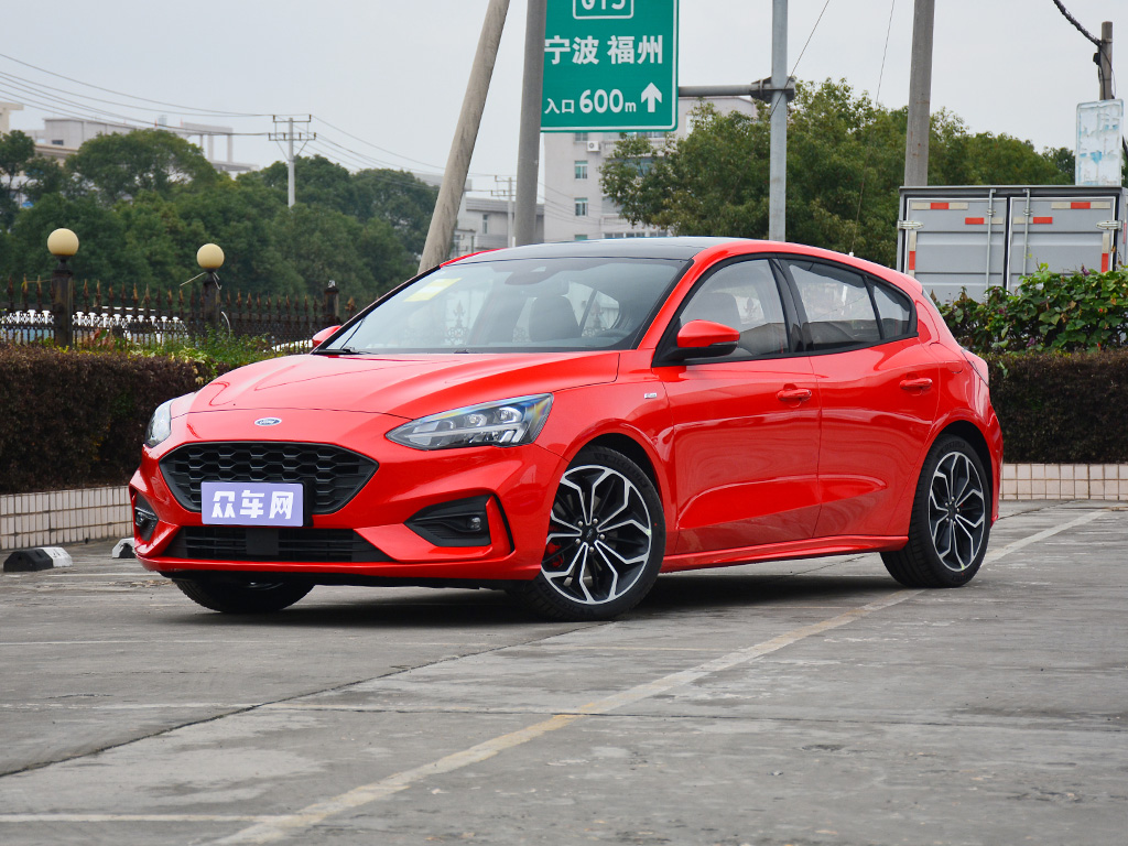 福特福睿斯10万左右车型推荐_福特紧凑型车10万左右_福特轿车10万左右的车