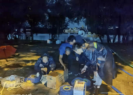 英雄的后勤人——水电工(1)(图1) 郑州大学水电工抗洪事迹_郑州市水电维修公司_郑州大学后勤防汛救灾