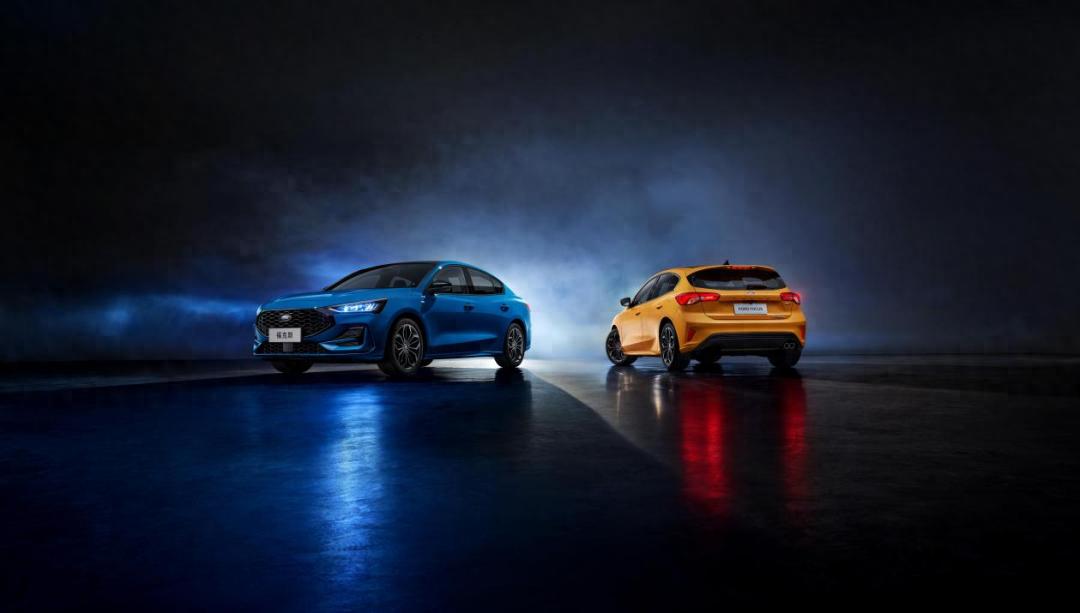 长安福特福克斯S版评测_全新福克斯中期改款_经典福克斯车保险杠