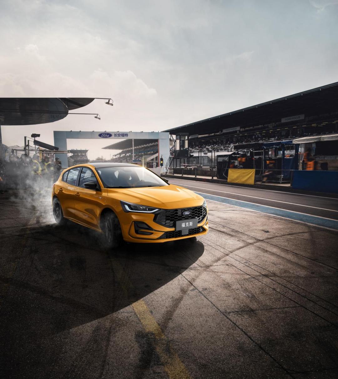 经典福克斯车保险杠_长安福特福克斯S版评测_全新福克斯中期改款