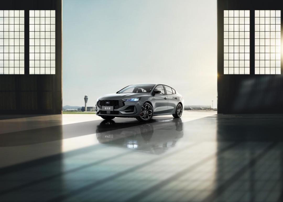 经典福克斯车保险杠_长安福特福克斯S版评测_全新福克斯中期改款