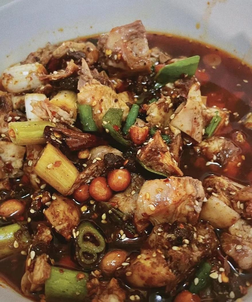 四川吃兔指南成都本地篇|物尽其用是对兔子的尊重(内附成都吃兔地图)(图7) 红油兔丁特色做法_成都兔肉美食文化_成都宵夜吃兔头