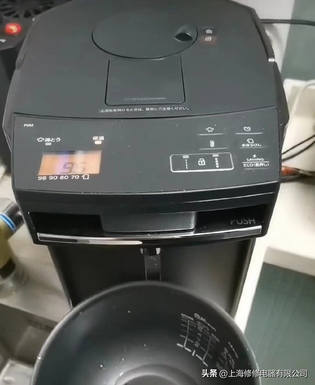 日本进口虎牌电水壶维修误插220V电源烧坏,不通电,不出水等故障(图1) 电水壶电压不匹配问题解决_日本进口电水壶故障维修_虎牌电热水瓶维修