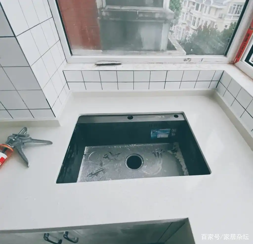 建议:厨房水槽安装,参照这3步!耐看还耐用,关键是结实(图6) 台面开孔步骤_安装水槽水龙头_厨房水槽尺寸确认