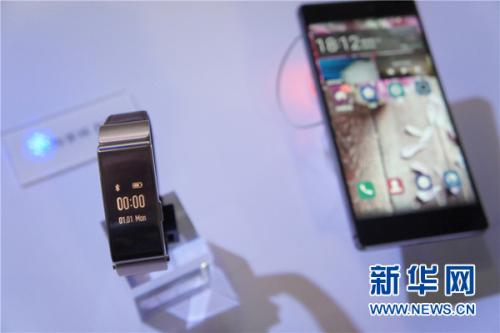 买了碎屏险也尴尬!去非官方维修点换屏,“脱保”谁负责?(图1) 手机碎屏险非官方维修点 脱保风险 消费者权益保护_三星屏幕漏液不能保修