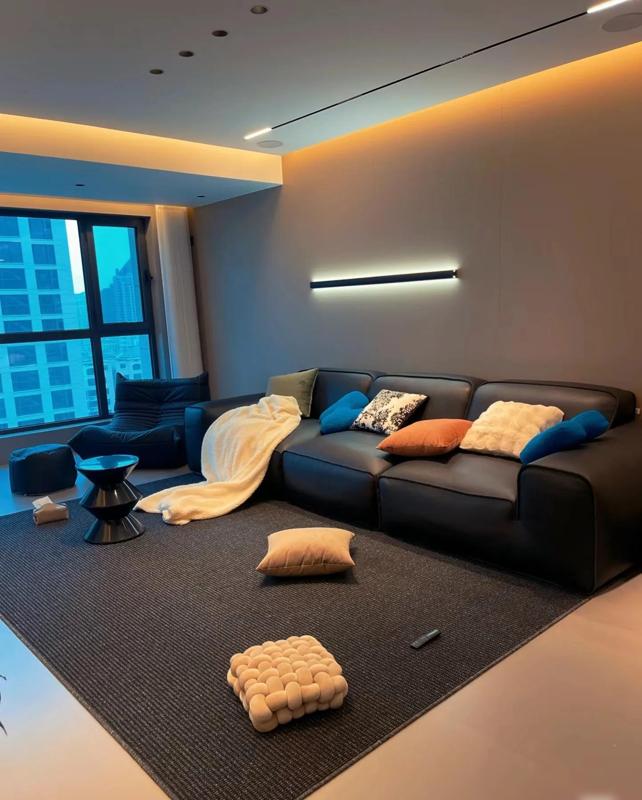 青岛房子多少钱一平方_深色系大平层设计细节_青岛170平大平层深色系装修