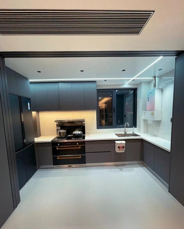 中年人心思装修风格_青岛房子多少钱一平方_:青岛大平层装修设计