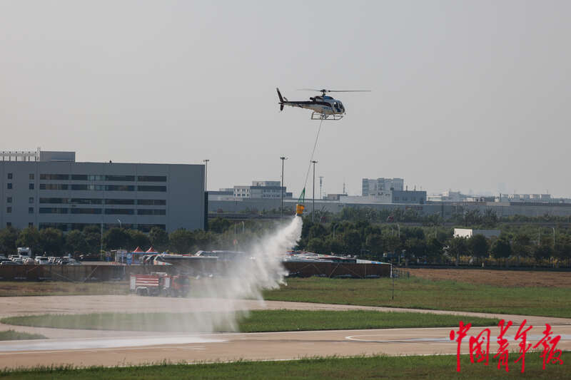 第六届中国天津国际直升机博览会_陆军风雷飞行表演队_天津警用直升机价格